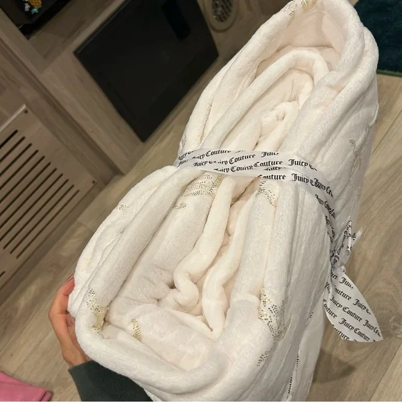 Juicy Couture Queen White Plush Blanket